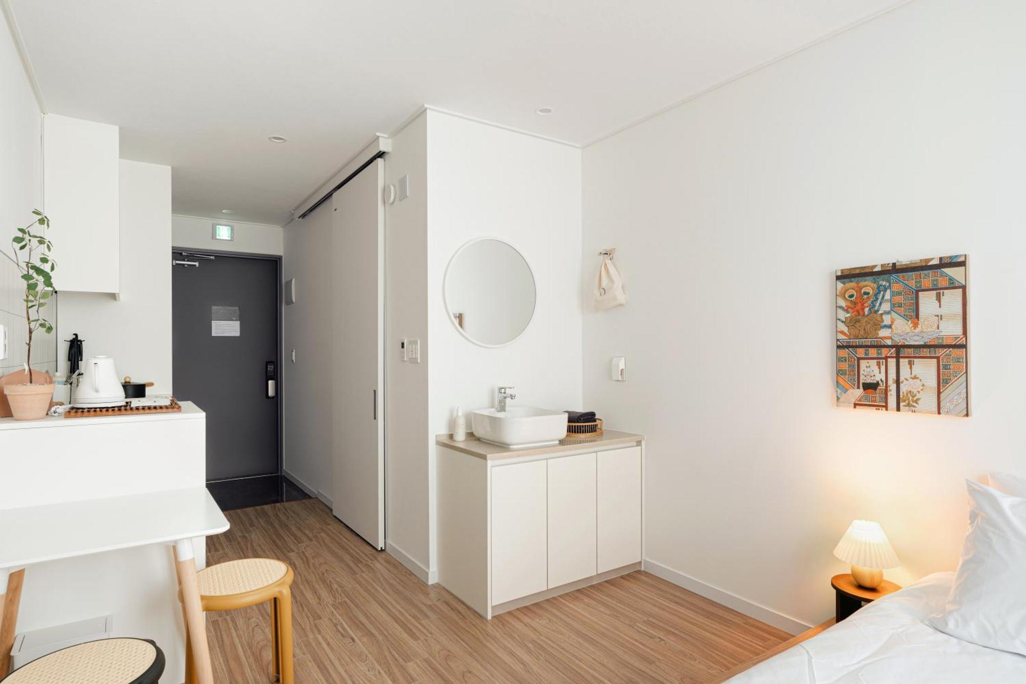 Urbanstay Boutique Ikseon Seoul Rum bild